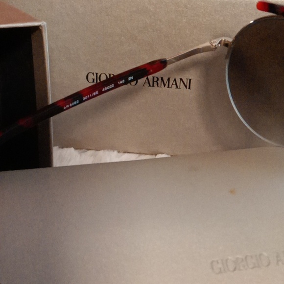 NIB authentic Giorgio Armani Sunglasses - Picture 4 of 6